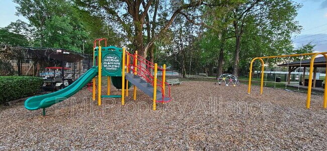 Building Photo - 703 Sunbury Ct