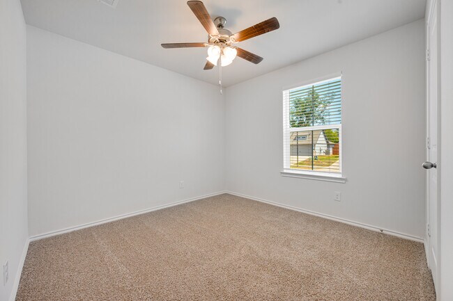 Building Photo - 6077 Freedom Dr