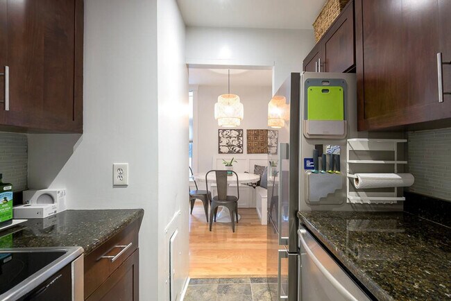 Building Photo - 1313 Vermont Ave NW