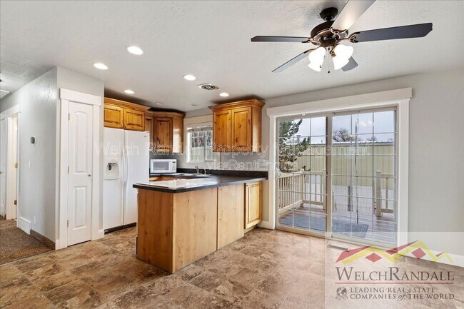 Building Photo - 1007 W 17th St