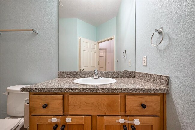 Building Photo - 5906 Yaupon Ridge Dr