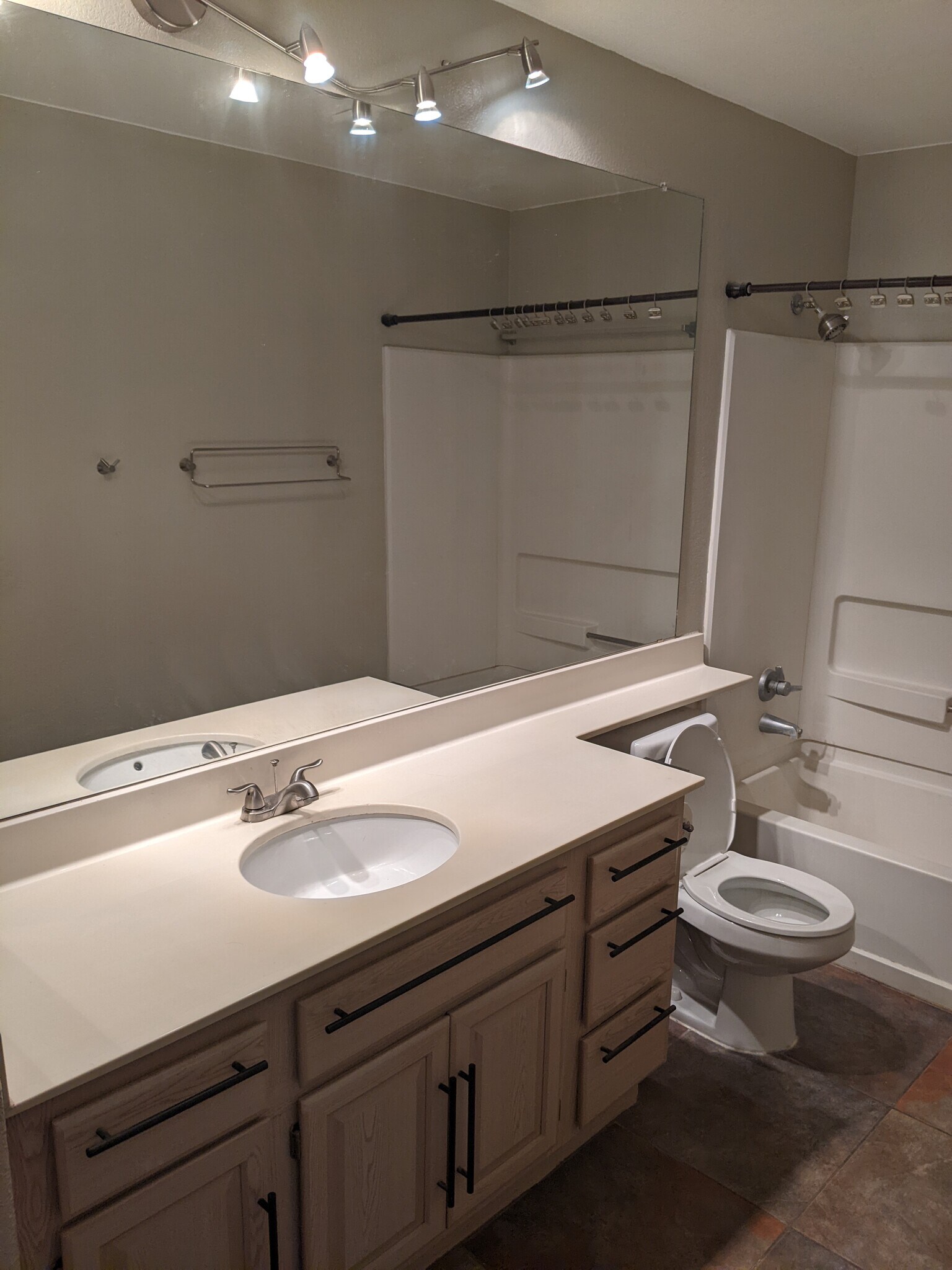 Large bathroom with tub and shower - 3830 E Lakewood Pky E