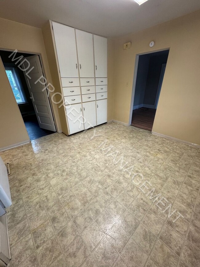 Building Photo - 2 Bedroom 1 Bath Single Family Home Availa...