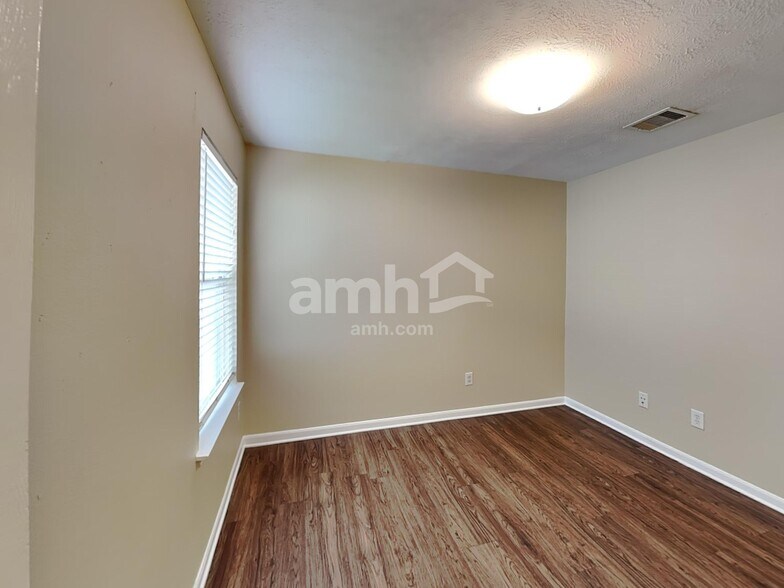 Building Photo - 11010 Heather Bluff Ln