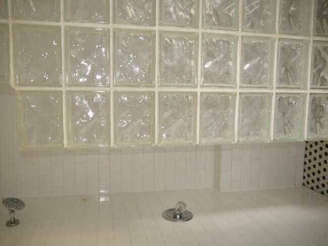 Building Photo - 110 Pear Alley