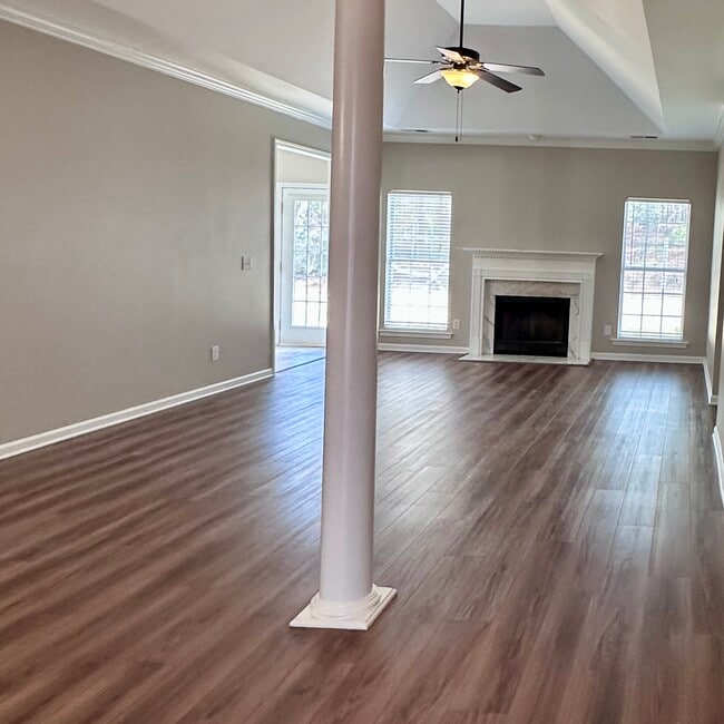 Building Photo - 384 Savannah Cir