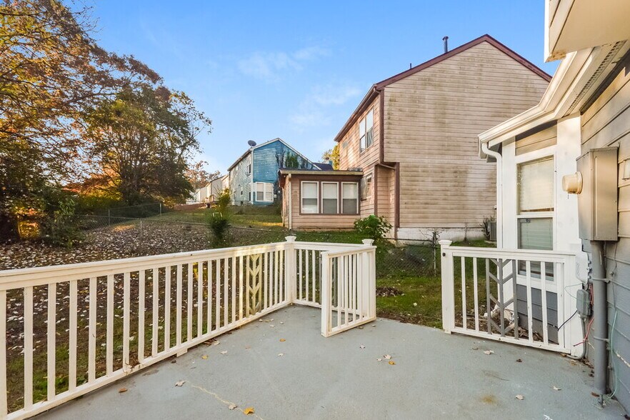 Building Photo - 1693 Laurel Creek Cir