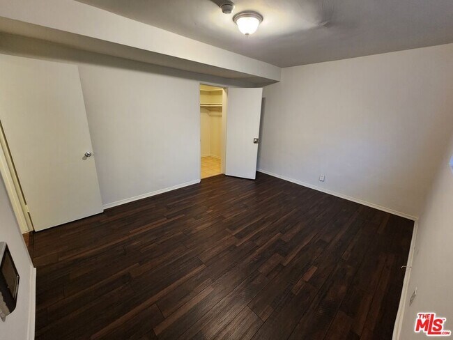 Building Photo - 1013 N San Vicente Blvd