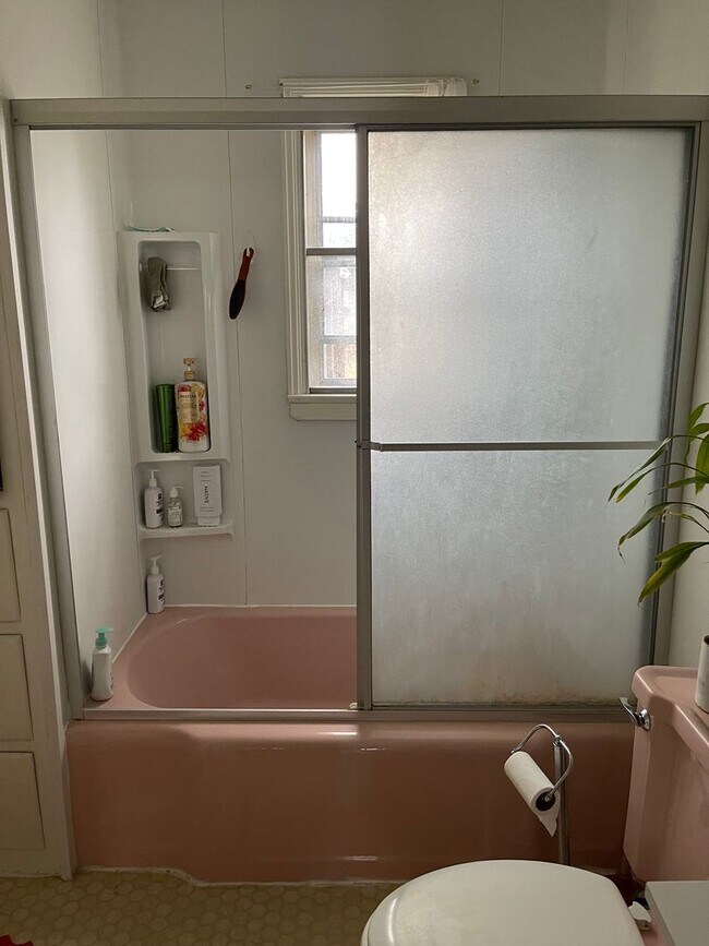 Building Photo - 123 Livingston St