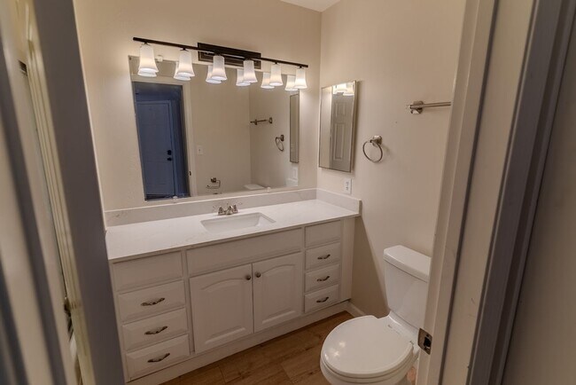 Building Photo - Beautiful 2-bedroom condo is now available...