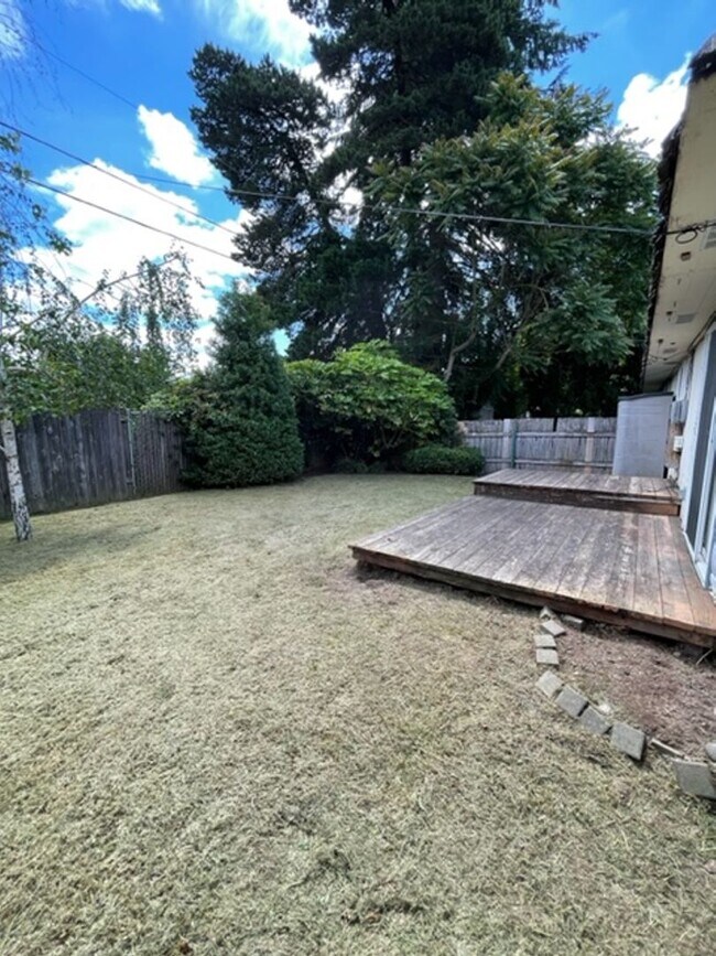 Building Photo - ALK - Iron Horse Duplex