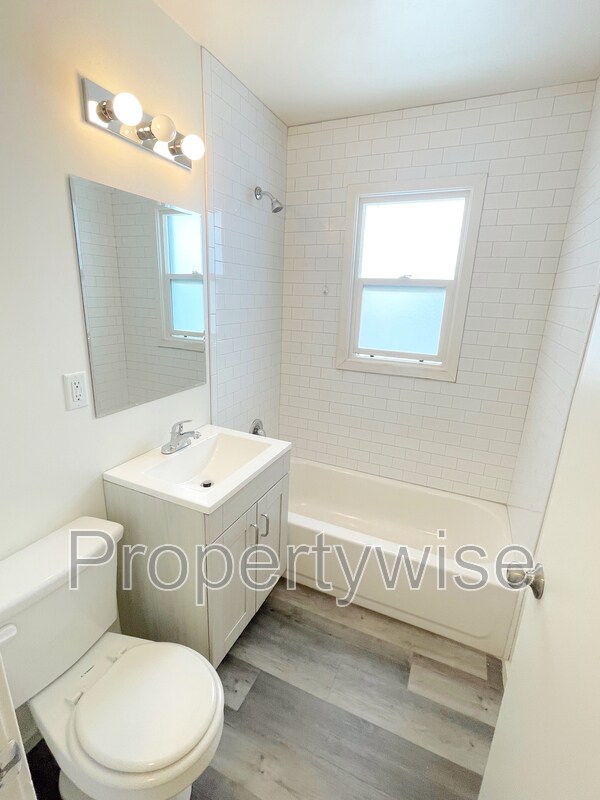 Building Photo - 1094 W 1520 N