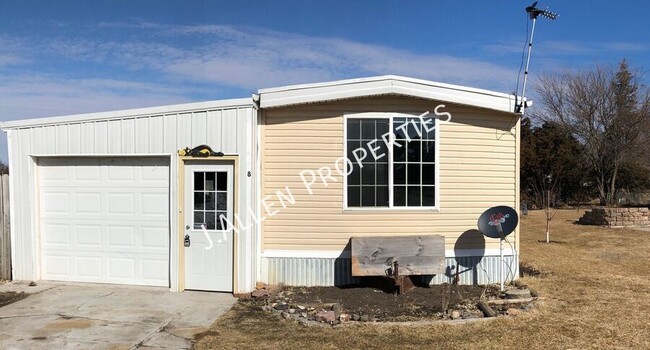 Building Photo - Updated, 2 Bedroom Mobile Home