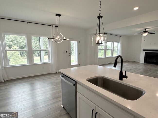 Building Photo - 207 Foxhill Dr