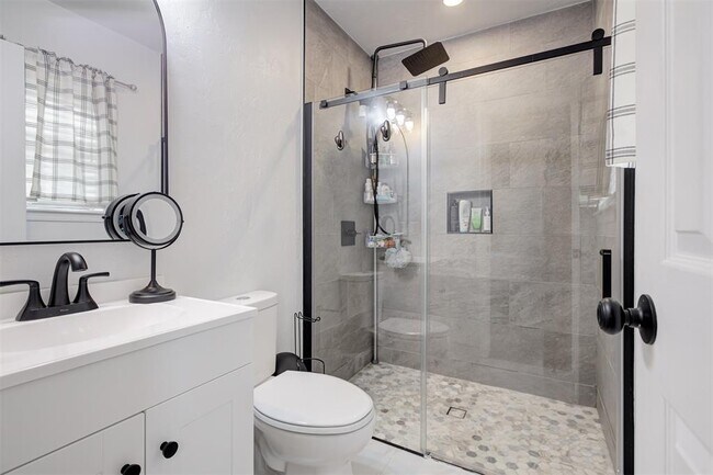 Building Photo - 2820 Dalewood Pl