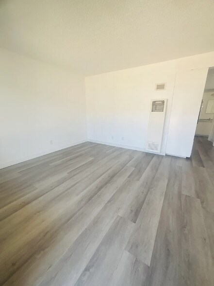 Building Photo - 9371 Cellini Ave