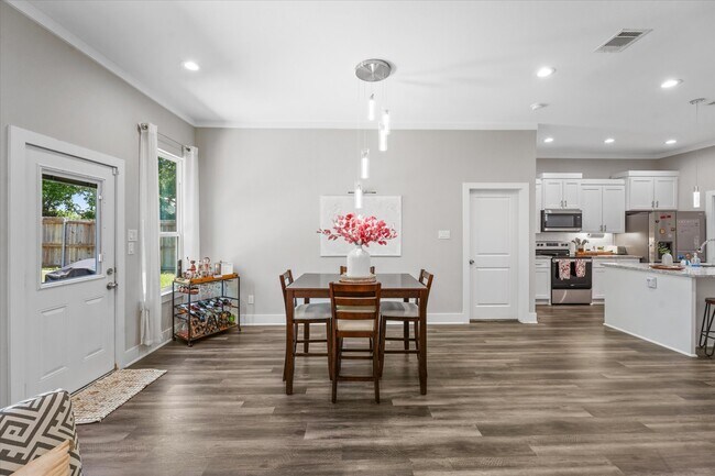 Building Photo - 4520 Garrison Ave