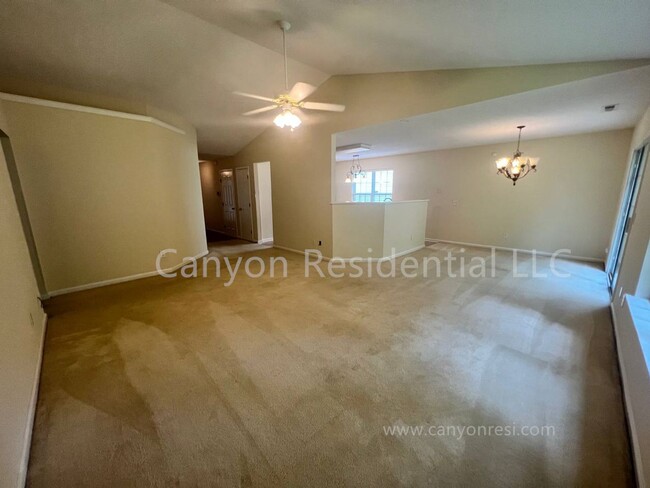 Building Photo - Beautiful 3b Room!Move in ready!