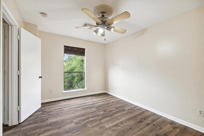 Building Photo - 2211 Place Rebecca Ln