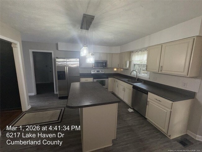 Building Photo - 6217 Lakehaven Dr