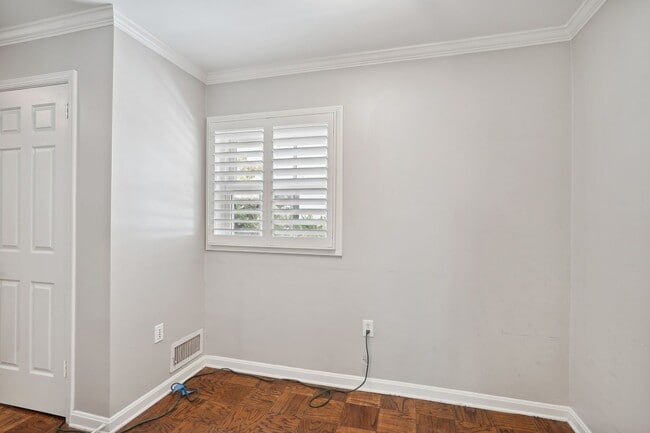 Building Photo - Available Now! Updated //3 Bedroom 2.5 Bat...