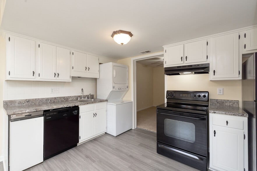 Building Photo - 1533 Americana Dr