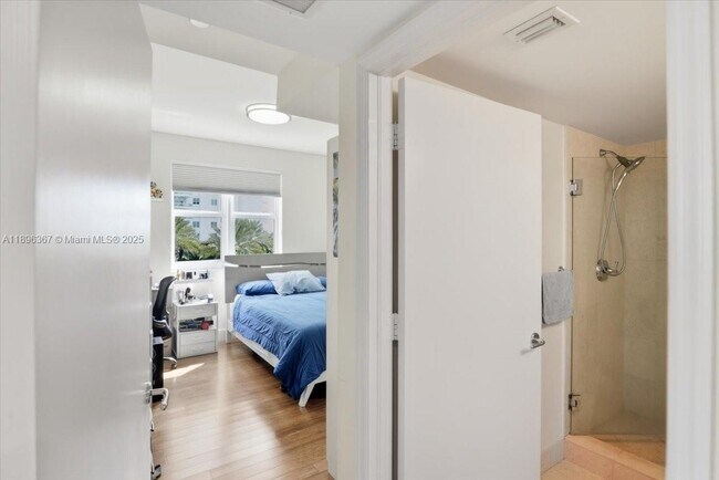 Building Photo - 20000 E Country Club Dr