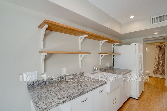 Building Photo - 1143 E Sandpiper Dr