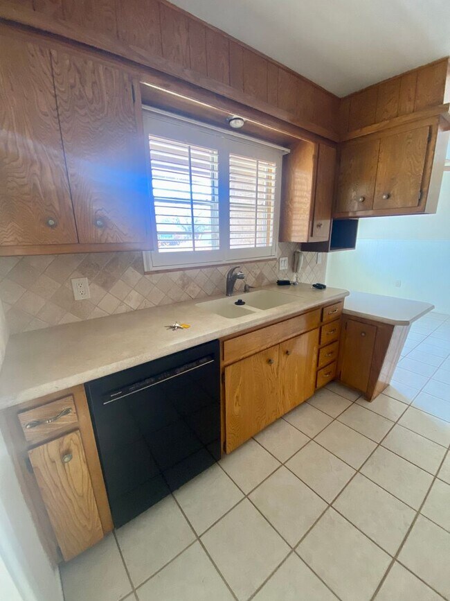 Building Photo - PRE-LEASING JULY.