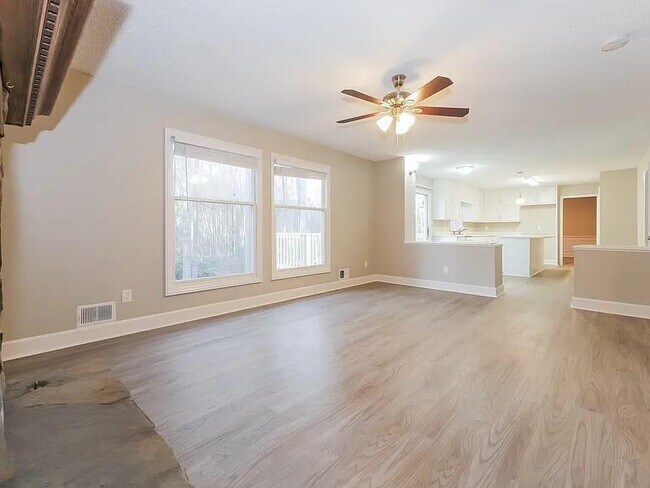 Building Photo - 325 Derby Dr