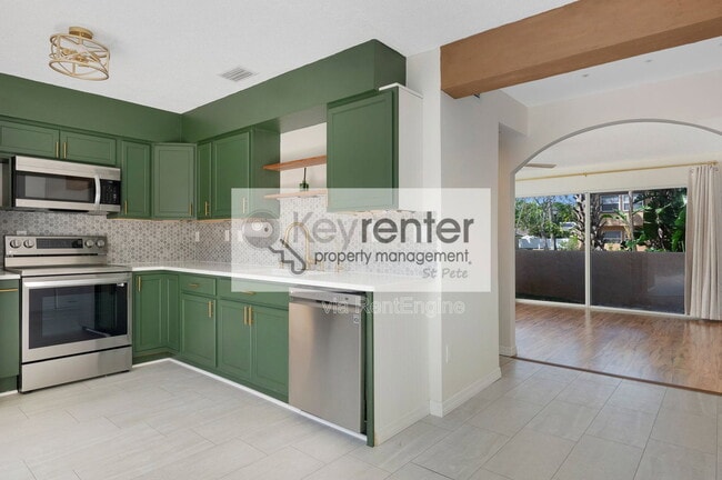 Building Photo - 1833 Clearbrooke Dr