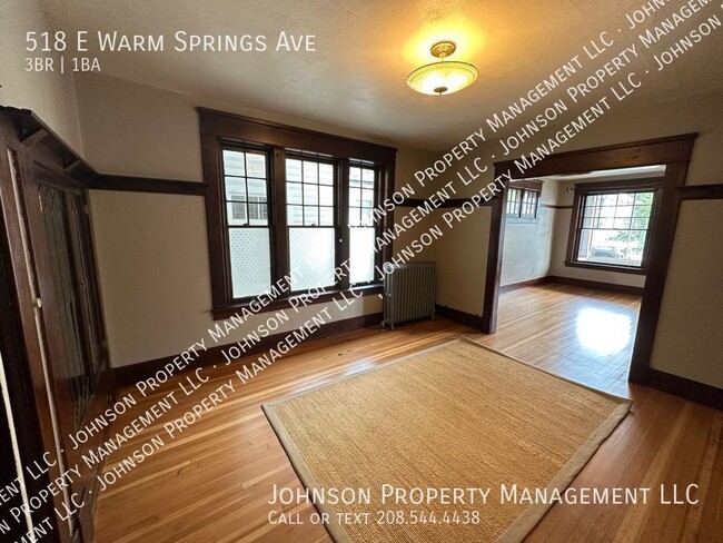 Building Photo - One of a Kind North End Boise Apartment! 7...