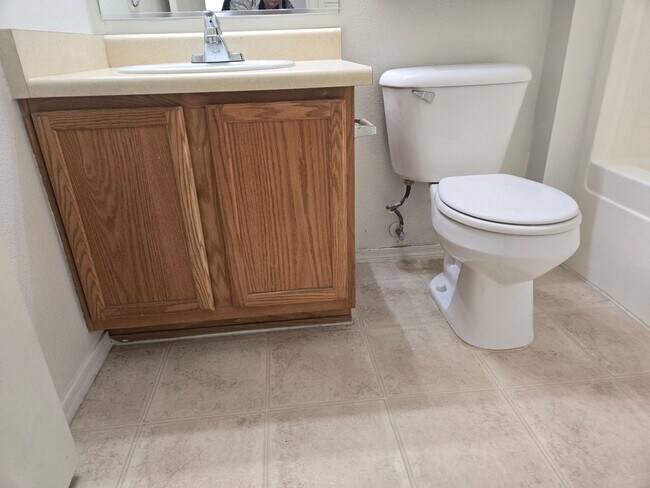 Building Photo - 3 bed, 2 bath in Surprise