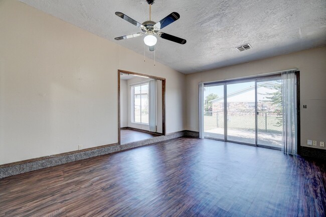 Building Photo - Spacious 2-Bedroom Duplex with Modern Upda...