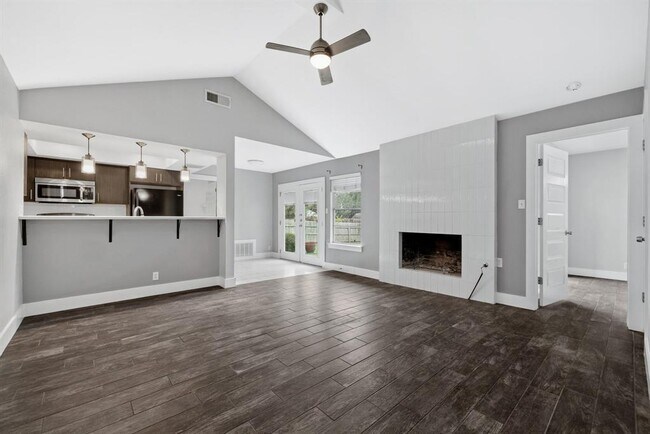 Building Photo - 3910 Hillside Dr