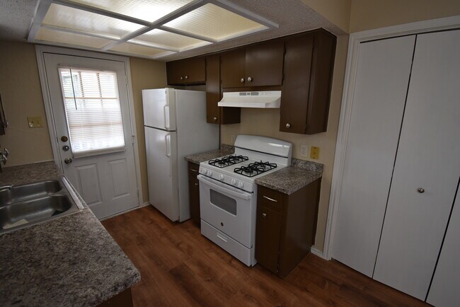 Building Photo - Four Plex