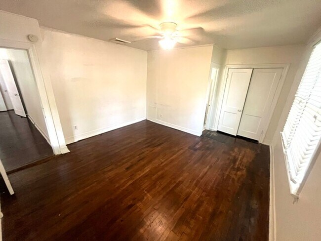 Building Photo - Move in Special: 1/2 off First Month's Rent - Located in the incredible Belhaven Historic District