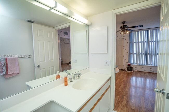 Building Photo - 3530 Mystic Pointe Dr