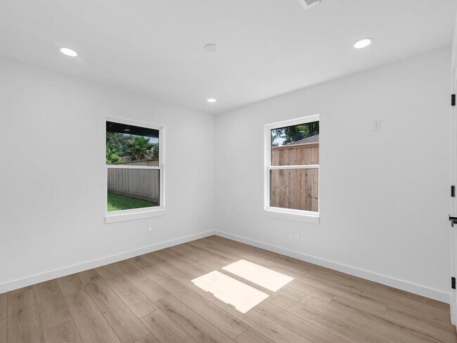 Building Photo - 1706 Ansbury Dr
