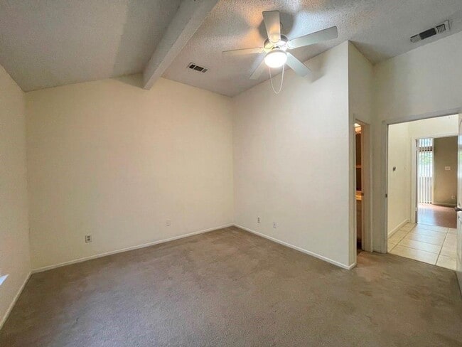 Building Photo - 2-bedroom 2 full bathroom condo in desirab...