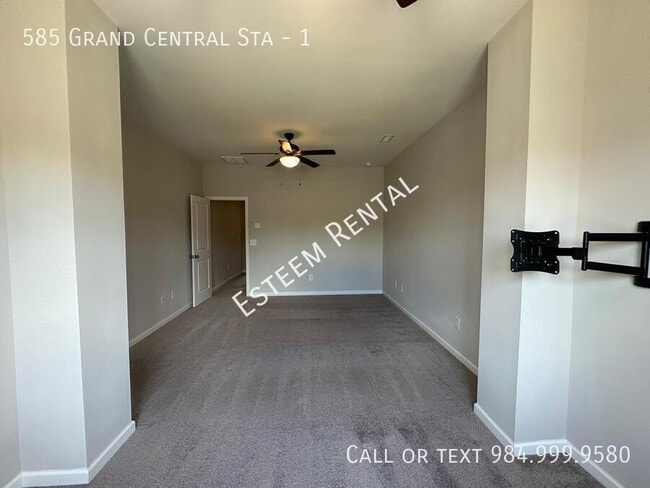 Building Photo - 585 Grand Central Sta