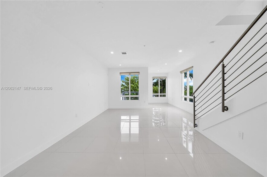 Building Photo - 6310 NW 103rd Pl