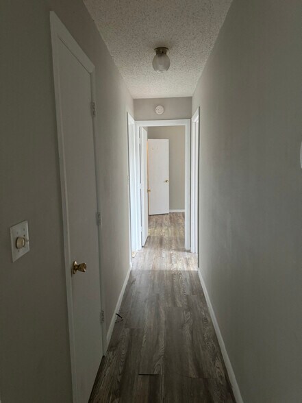 Building Photo - 1065 Carriage Cir