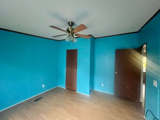 Building Photo - Peden Point/Mrytle Grove/Masonboro Loop South Wilmington  2 garage garage! Oak Trees! Covered Porch!