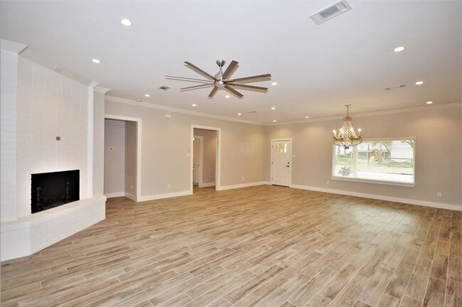 Building Photo - 3515 Linwood St