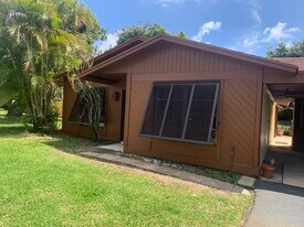 Building Photo - 558 SE 28th Ave