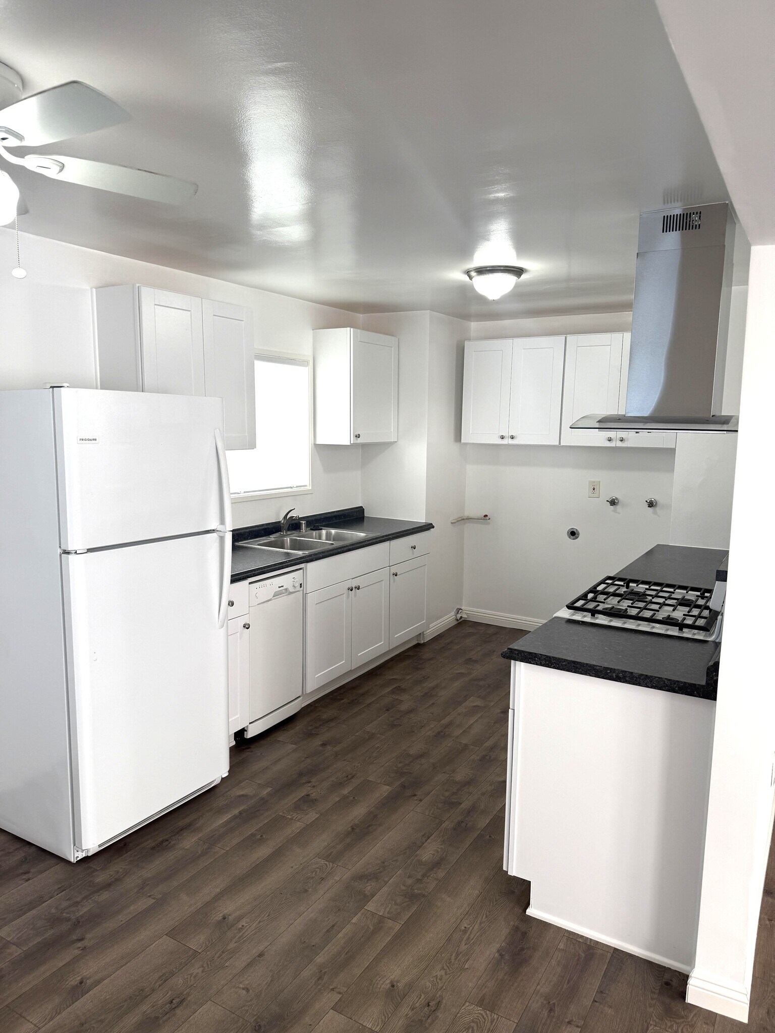 Building Photo - 404 Illinois St