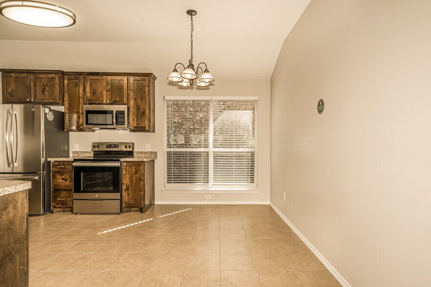 Building Photo - 1108 Savage Dr