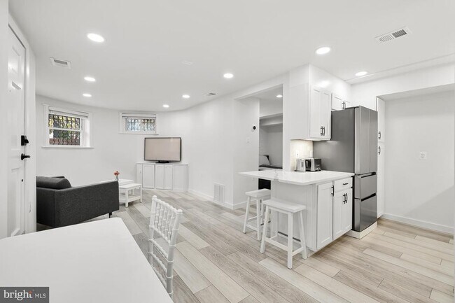 Building Photo - 1821 19th St NW