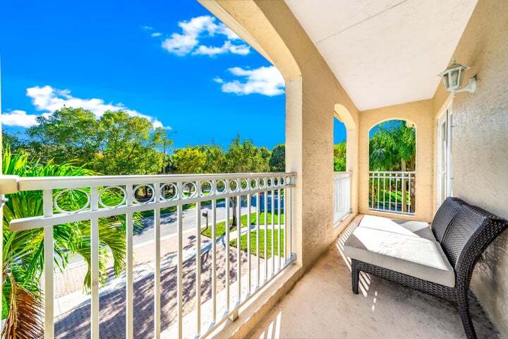 Building Photo - 2324 Simonson Dr